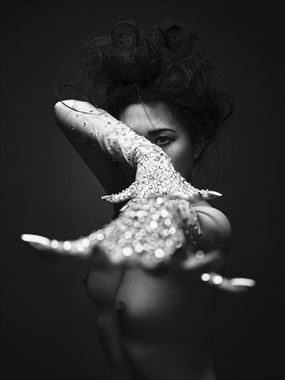 lock aim artistic nude photo by model minh ly
