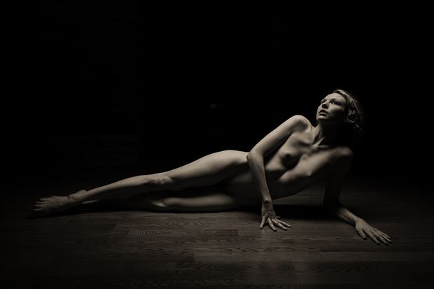 long and low artistic nude photo by photographer dorola visual artist