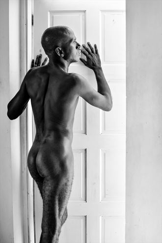 looking to the light artistic nude photo by photographer michael mcintosh