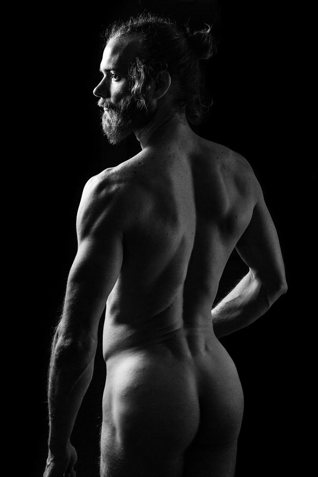 low key nude self portrait artistic nude photo by model benjamin hull