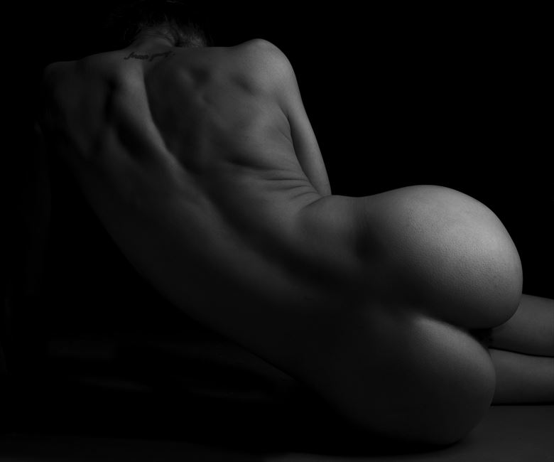 lucy artistic nude photo by photographer richard byrne