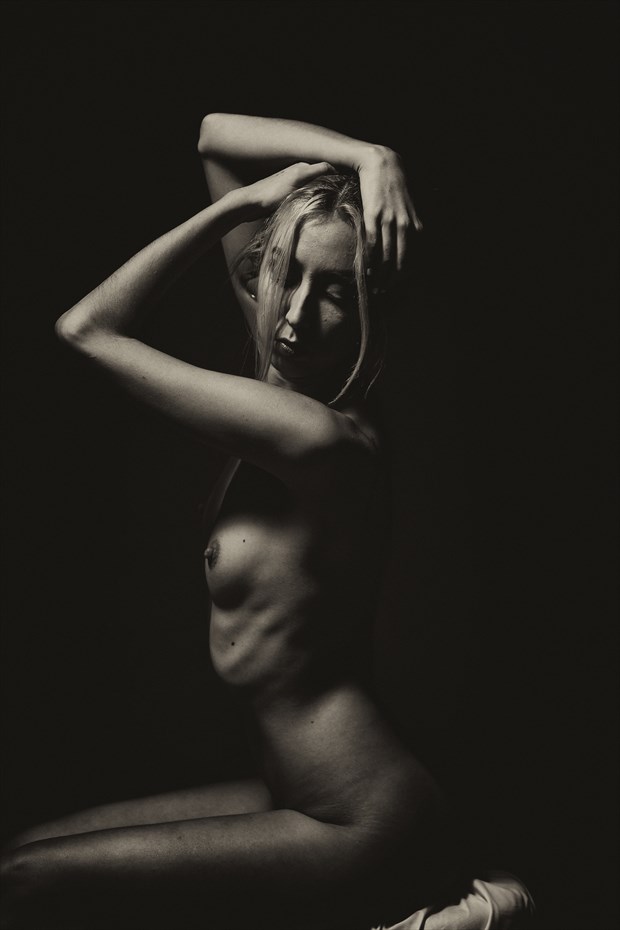 lucy artistic nude photo by photographer stevelease