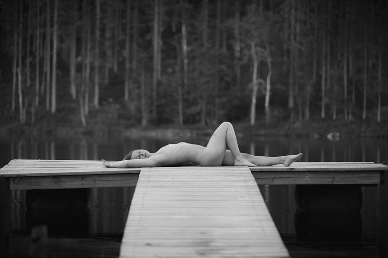 malin at the lake artistic nude photo by photographer andreas fernandez