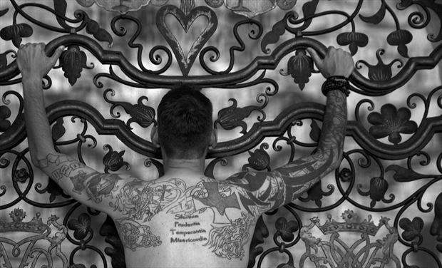 man and tattoo artistic nude artwork by photographer lene damtoft 