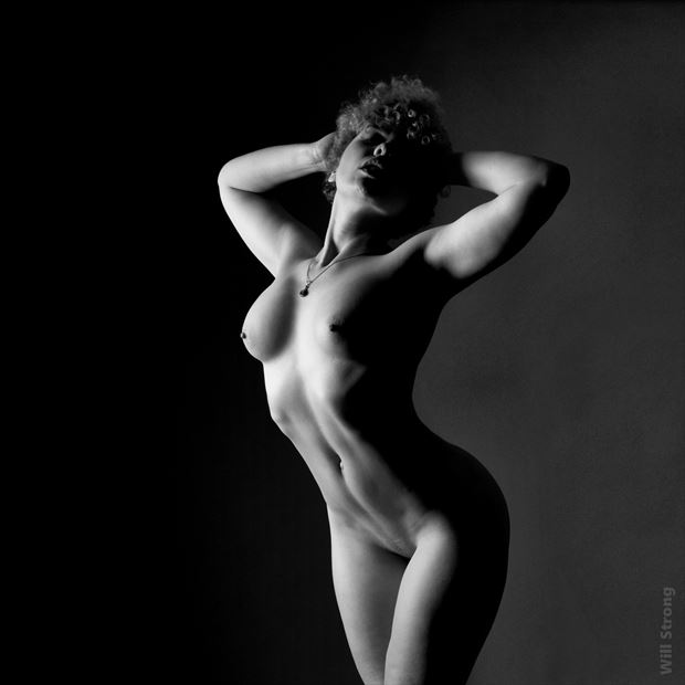 mariah in contrast artistic nude photo by photographer yb2normal