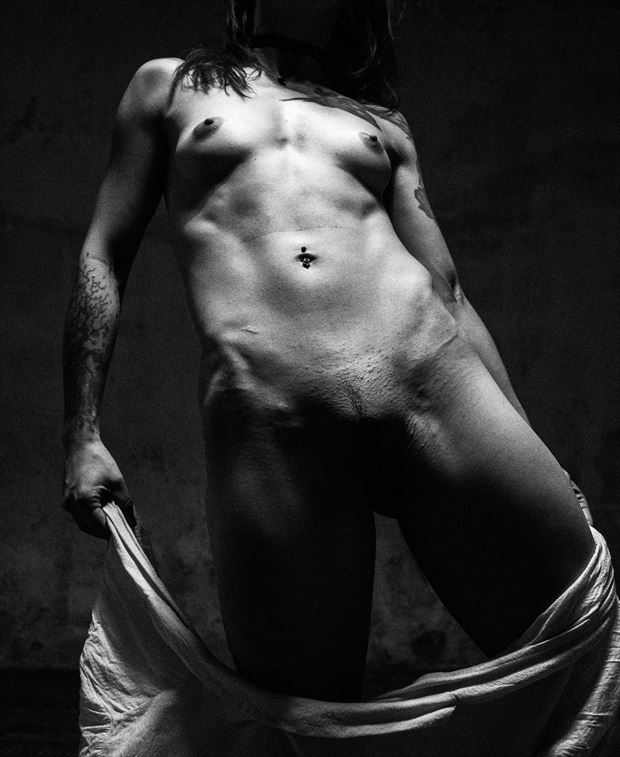 Мен юбка астына тиемін