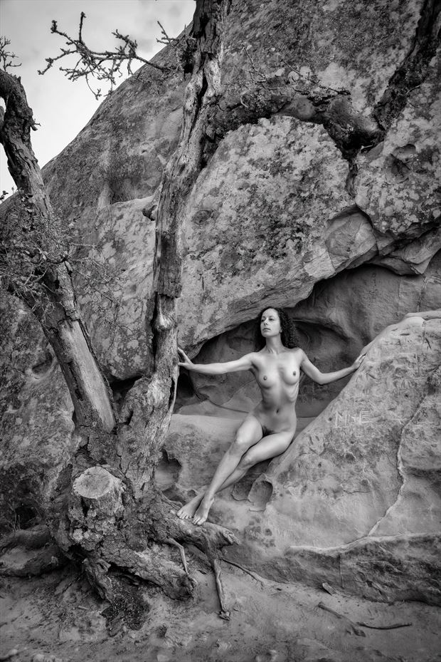 mauvais earth forms artistic nude photo by photographer philip turner