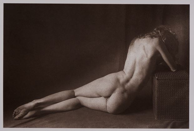 meditating in the dark artistic nude photo by photographer richard kynast