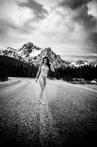 middle of the road artistic nude photo by photographer beauty is light
