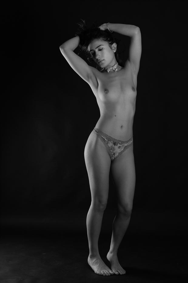 milarunwild artistic nude photo by photographer yves dufour
