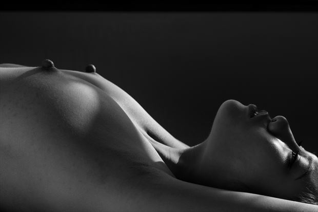minh ly artistic nude photo by photographer claude frenette