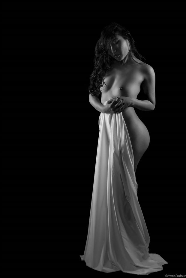 minh ly artistic nude photo by photographer yves dufour