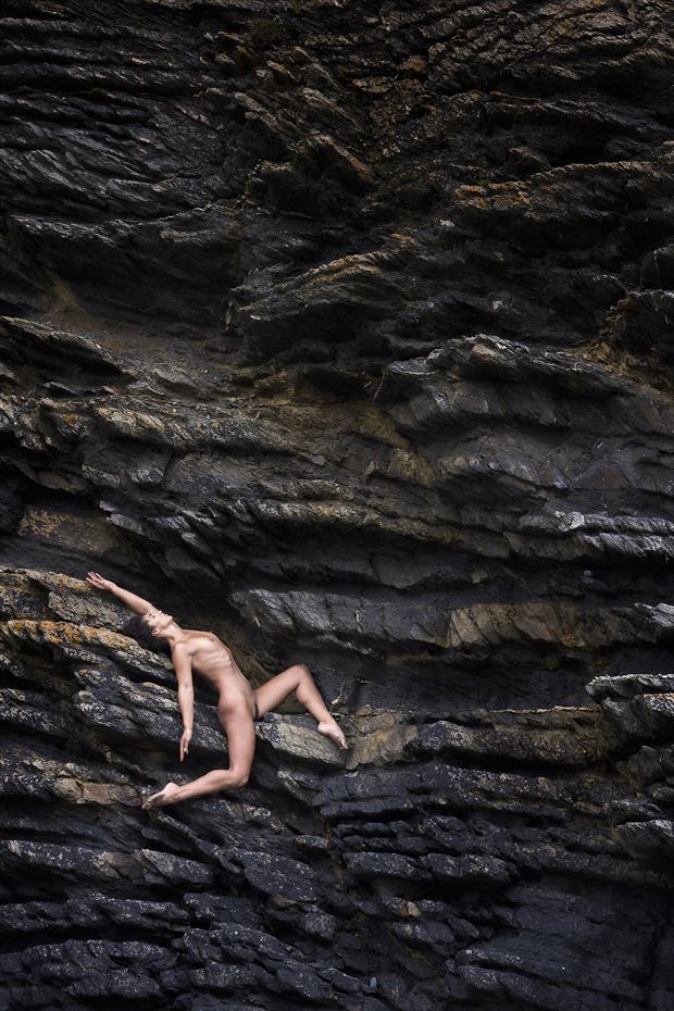 mischkah rocks i artistic nude photo by photographer niall