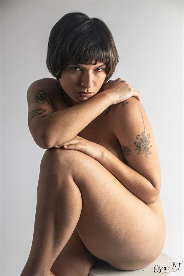 misterious stare implied nude photo by photographer oscar becerra