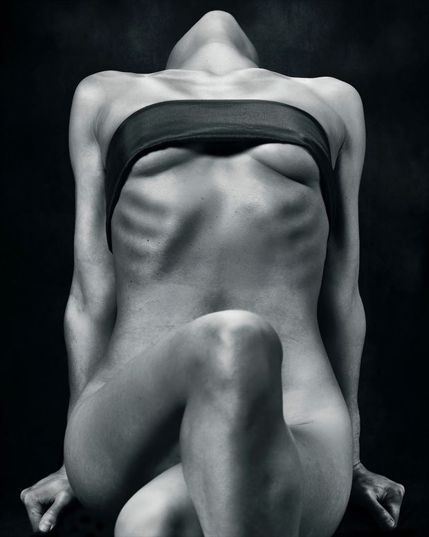 mk model artistic nude photo by photographer richard byrne