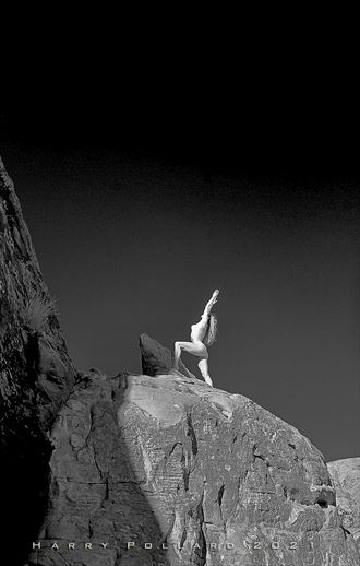 monolith queen artistic nude photo by photographer shootist