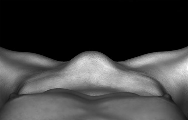 mounds artistic nude photo by photographer richard byrne