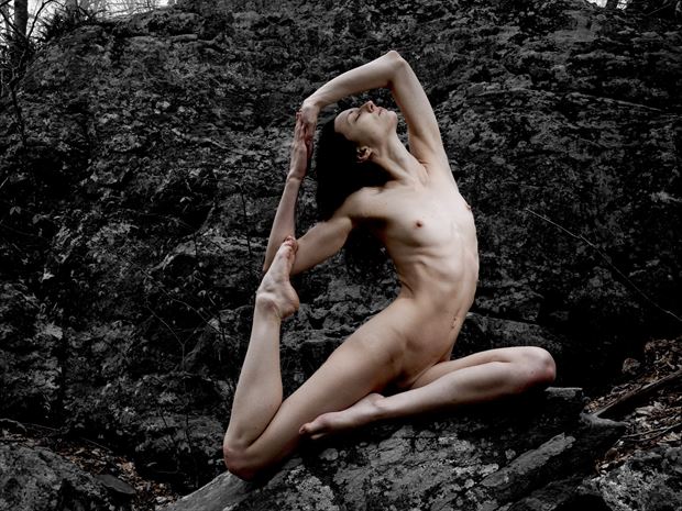 mountain poised artistic nude artwork by photographer passion for art