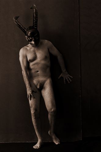 m%C3%A1scara y cuernos autorretrato artistic nude photo by photographer gustavo combariza