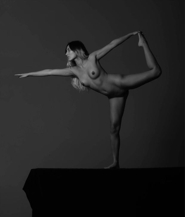 natarajasana the dancer artistic nude photo by model seraphina