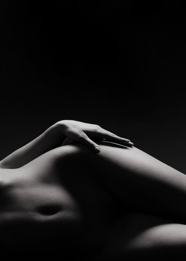 navel artistic nude photo by artist finegan