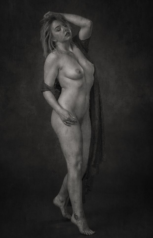 nicole raynor artistic nude photo by photographer tom gore