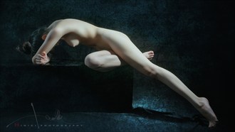 o+ Artistic Nude Photo by Photographer Trinh Xuan Hai