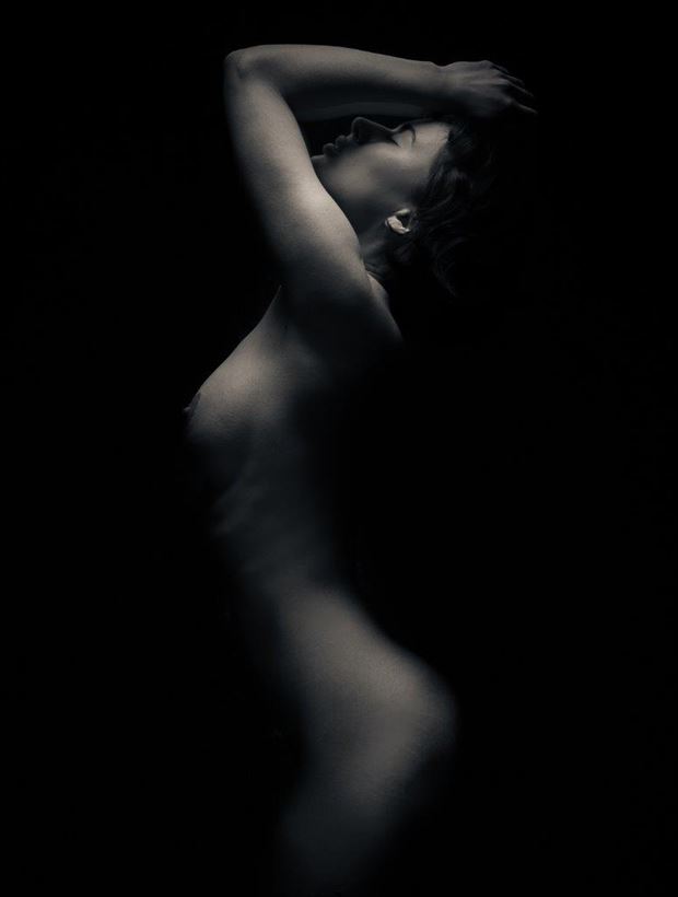 olive darkly profiled artistic nude photo by photographer thatzkatz 