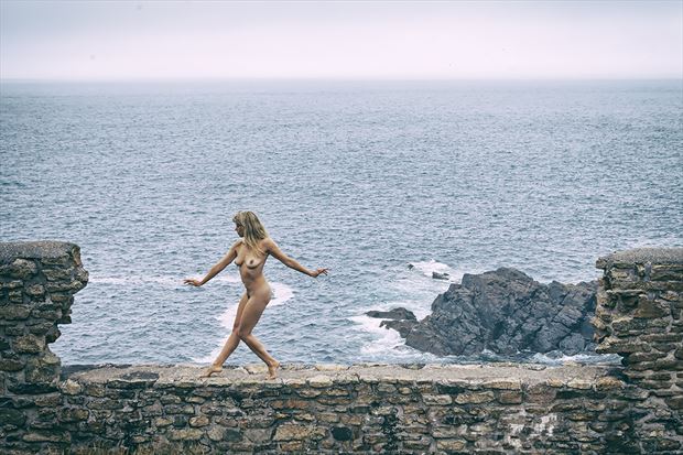 on the edge artistic nude photo by model selkie
