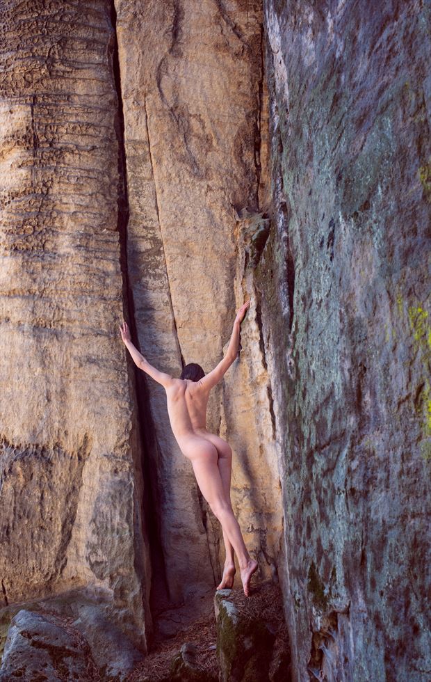on the rocks artistic nude photo by photographer helge andreas