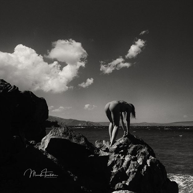 on the rocks artistic nude photo by photographer manolis tsantakis