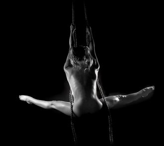 on the ropes artistic nude photo by photographer red rayven