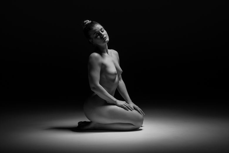 Қаралар әйелімді ұрып жатыр