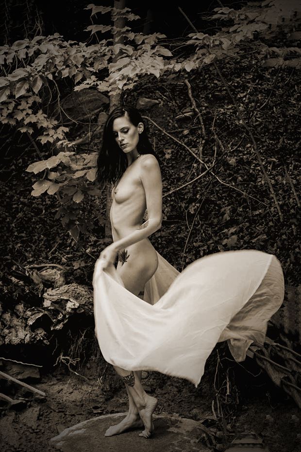 outdoor dancing artistic nude photo by photographer dorola visual artist