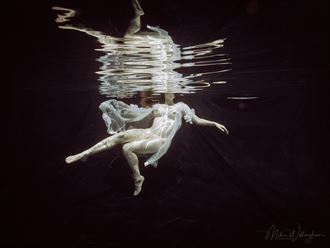 p6240032 ciry underwater artistic nude photo by photographer mike willingham