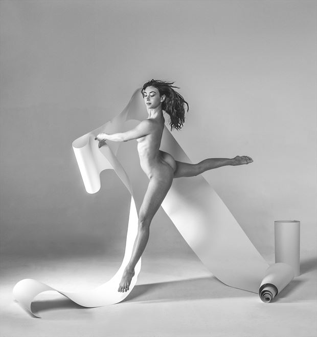 paper chase artistic nude photo by photographer richard maxim