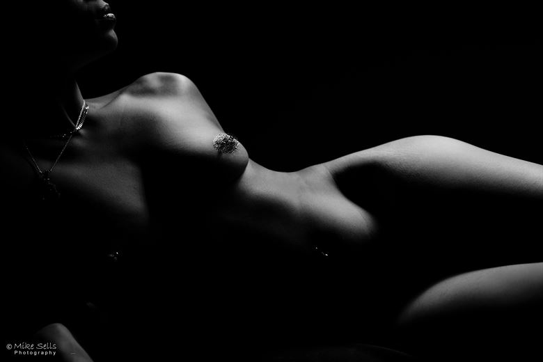 peachi bodyscape b w artistic nude photo by photographer photomike