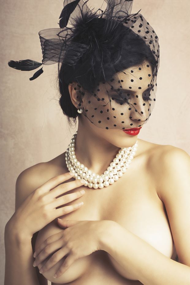 pearl necklace artistic nude photo by photographer alessio moglioni
