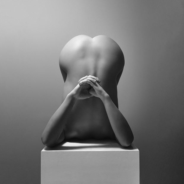pedestal artistic nude photo by photographer erik liam