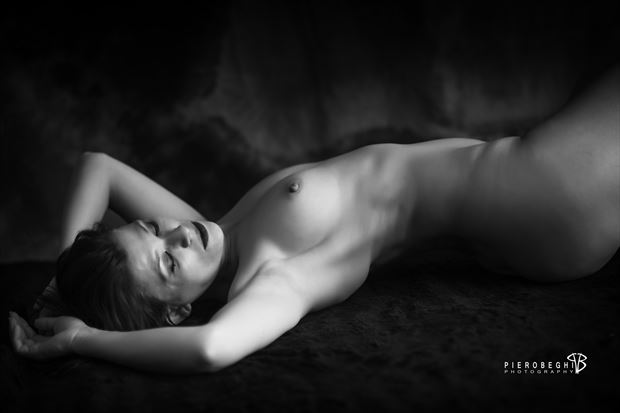 perla artistic nude photo by photographer piero beghi