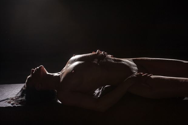 plaisir sous les flashs artistic nude artwork by photographer antoine peluquere