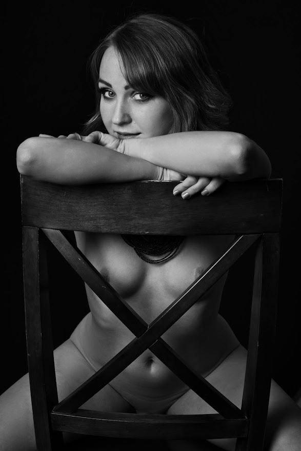 playfully provocative artistic nude photo by model lillia keane