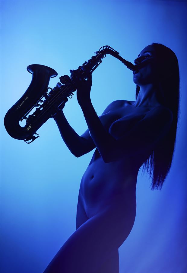 playing the blues 9 artistic nude photo by photographer dpaphoto