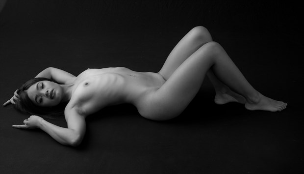 pointing Artistic Nude Photo by Photographer Allan Taylor