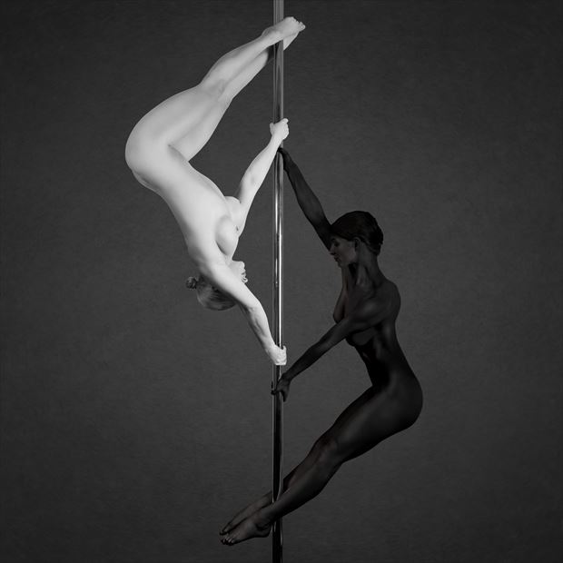 pole 02 artistic nude artwork by photographer momasko