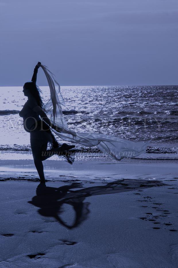 pregnant omani runs with joy along the beach artistic nude photo by photographer ian cartwright