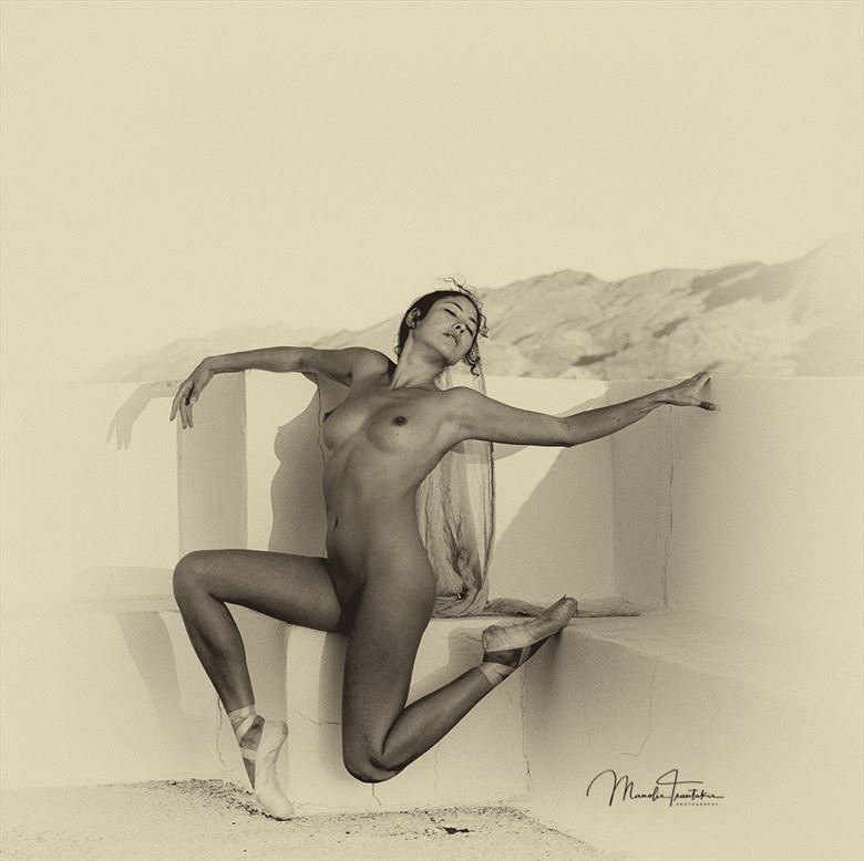 pretty woman artistic nude photo by photographer manolis tsantakis