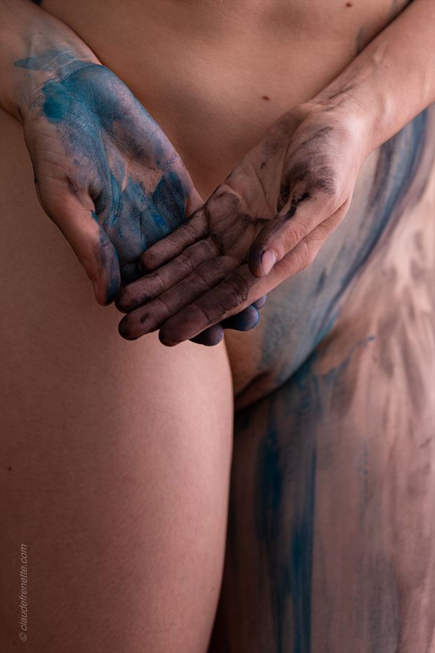 primary color blue artistic nude photo by photographer claude frenette