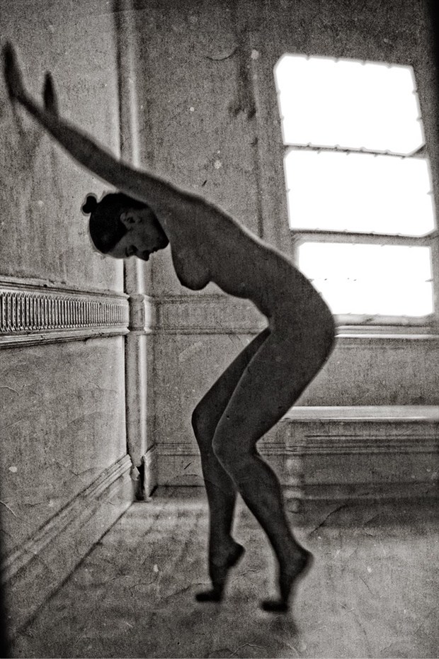 push the wall Artistic Nude Photo by Photographer Jon Miller