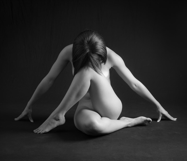 pyramid Artistic Nude Photo by Photographer Allan Taylor